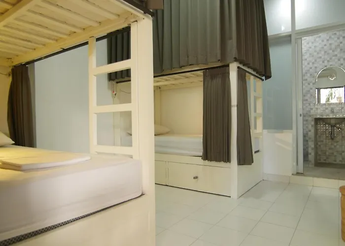 Hostal Sunrise Surf Hostel Canggu *