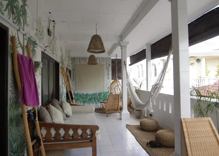 Sunrise Surf Hostel Canggu *