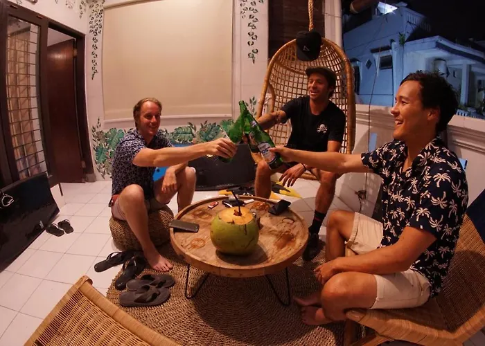 Hostal Sunrise Surf Hostel Canggu